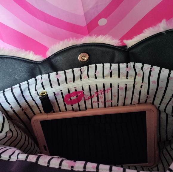 Betsey Johnson holographic Cat fur tote - Picture 6 of 9